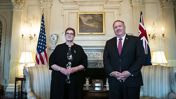 美国国务卿蓬佩奥会见澳大利亚外长佩恩（左）（美联社）