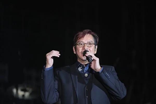 亲共举动遭炮轰 谭咏麟关闭脸书IG投奔微博