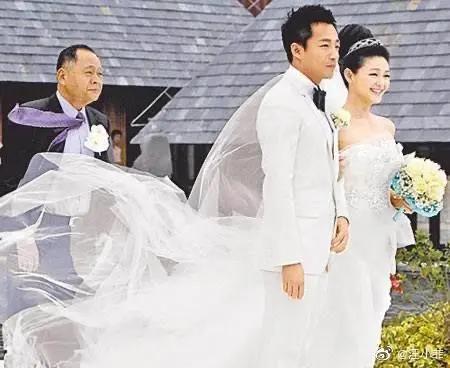 汪小菲结婚10周年重回旧地 带大S海边度假送惊喜实力宠妻