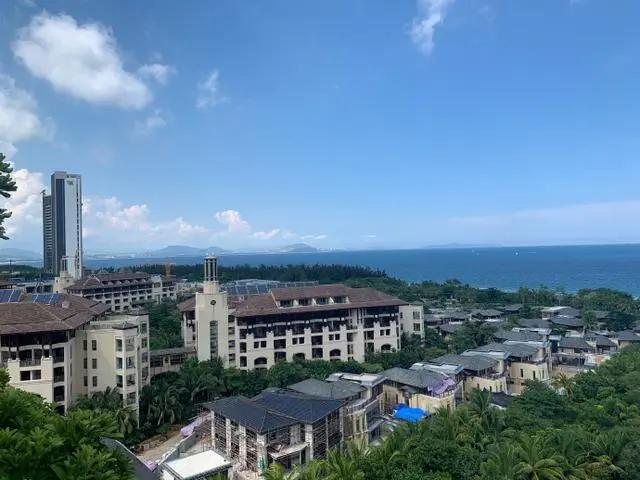 汪小菲结婚10周年重回旧地 带大S海边度假送惊喜实力宠妻