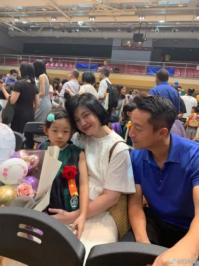 汪小菲结婚10周年重回旧地 带大S海边度假送惊喜实力宠妻