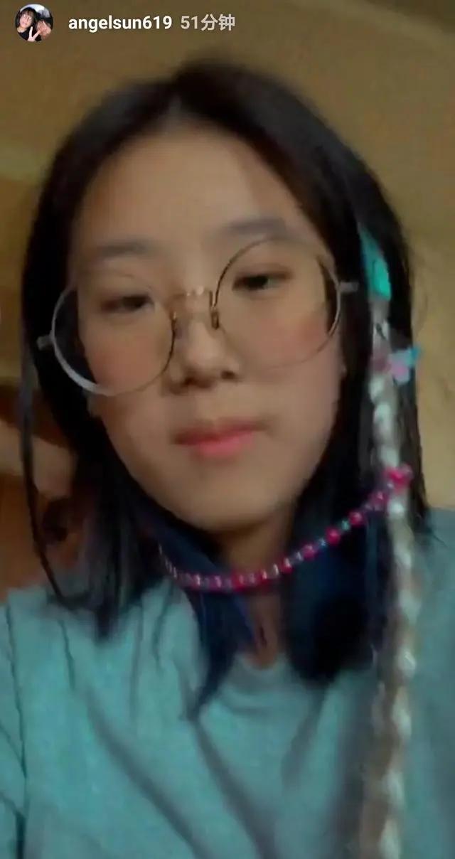 梧桐妹晒祖孙三代同框 咘咘表情超多巨可爱