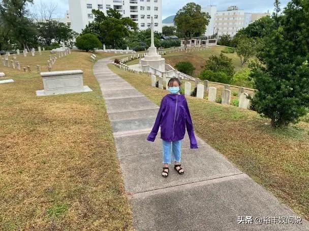 魏骏杰带9岁女儿去坟场接受教育 自言有一天会死 要女儿靠自己