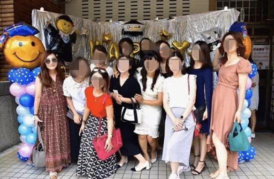 梁静茹和前夫再次合体 陪伴儿子拍合影女人味十足