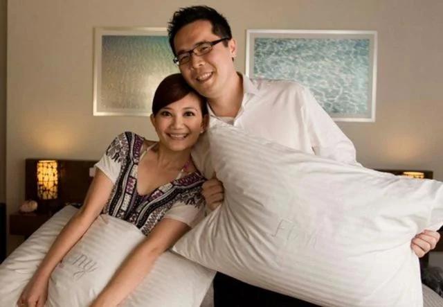 梁静茹和前夫再次合体 陪伴儿子拍合影女人味十足