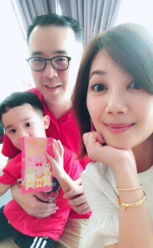 梁静茹和前夫再次合体 陪伴儿子拍合影女人味十足