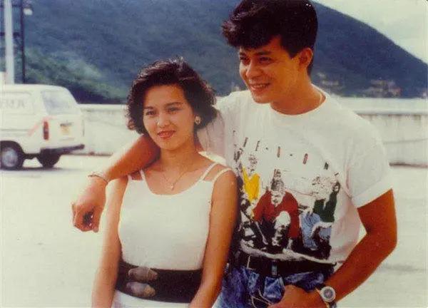 黄日华妻子离世后首个冥诞 女儿亲手制作戏服表白妈妈:非常想你