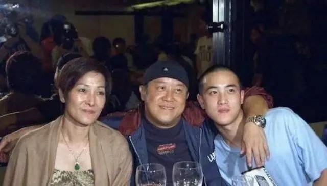 曾志伟二婚妻子病逝!一直都是儿子陪伴在旁 曾志伟在外浪了20年