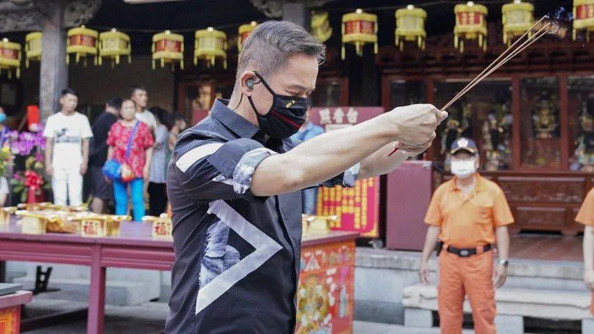 罗大佑鹿港开唱 妈祖庙前澄清“40年误会”