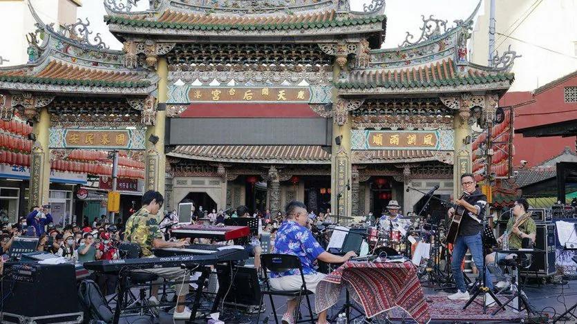 罗大佑鹿港开唱 妈祖庙前澄清“40年误会”