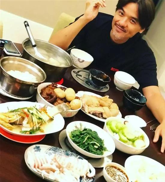 舒淇晒照为冯德伦庆生 称其为“最帅导演”