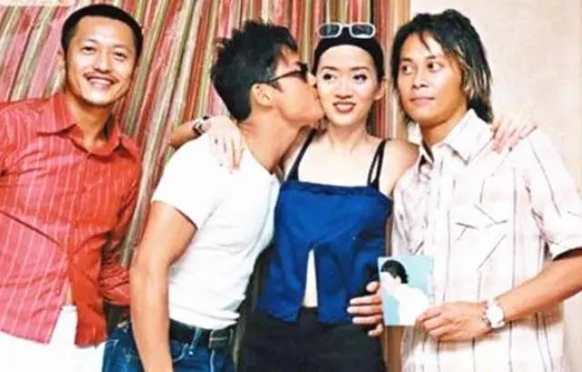 知名歌手被灯光灼伤 眼角膜变绿色短暂失明 事隔多年仍心有余悸
