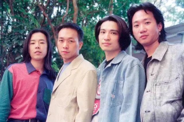 知名歌手被灯光灼伤 眼角膜变绿色短暂失明 事隔多年仍心有余悸