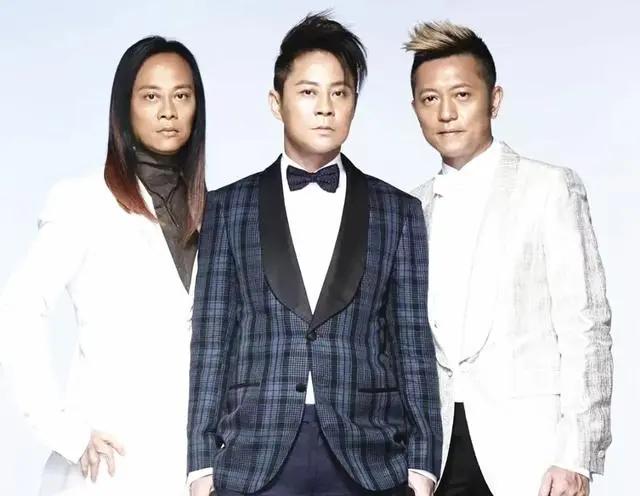 知名歌手被灯光灼伤 眼角膜变绿色短暂失明 事隔多年仍心有余悸