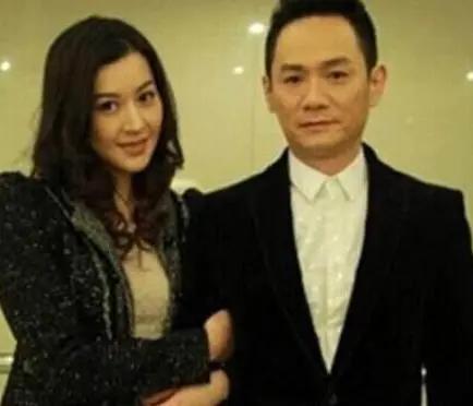 痴情影帝果靖霖近照曝光 身材消瘦驼背显凄惨 妻子癌逝单身至今