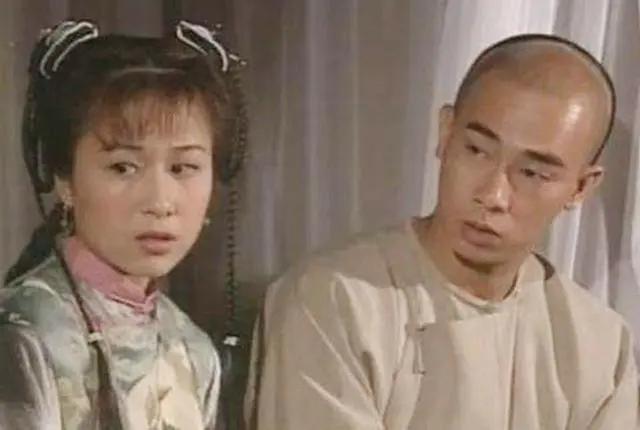 邝文珣为老公庆祝50岁生日 夫妻俩脸贴脸亲密合影大秀恩爱