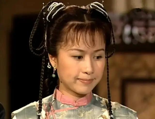 邝文珣为老公庆祝50岁生日 夫妻俩脸贴脸亲密合影大秀恩爱