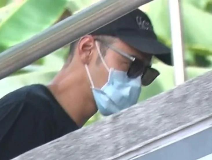 阮经天手捧骨灰忍痛送别90岁奶奶 高龄失智爷爷至今不知老伴已去世