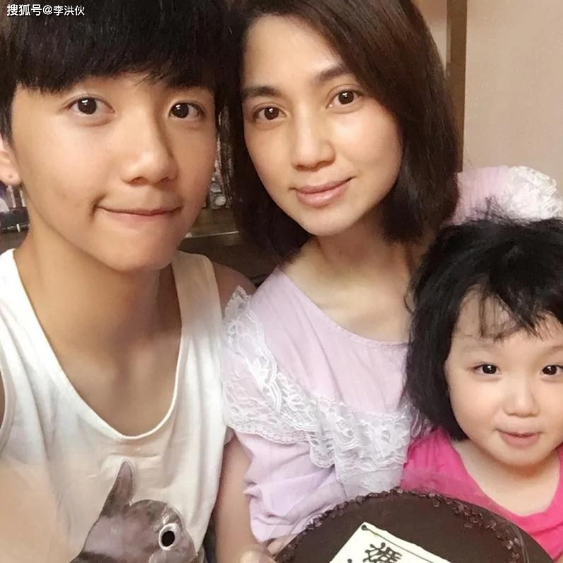 洪欣晒儿女合影满脸幸福 继父张丹峰力证父子情深