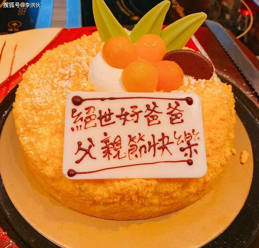 洪欣晒儿女合影满脸幸福 继父张丹峰力证父子情深