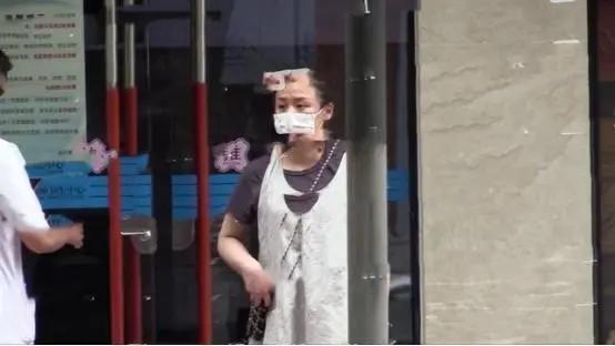 马思纯走出抑郁阴霾 直播时笑容灿烂状态好 6字回应感情现状