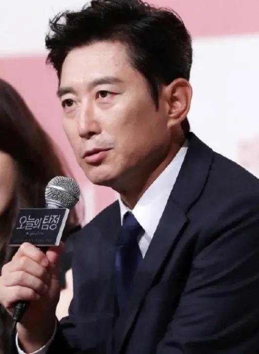 韩国51岁金牌绿叶确诊肺炎 同剧组3位演员感染 裴秀智恐被波及