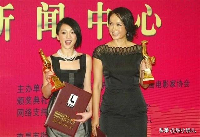 2010年 王烁持枪状物当街指王珂 座驾碰撞起火