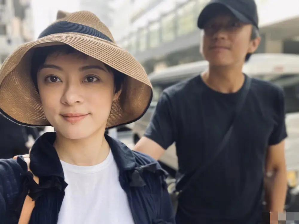 邓超晒夫妻合照提前过七夕 与孙俪情侣装秀恩爱 老夫老妻甜掉牙