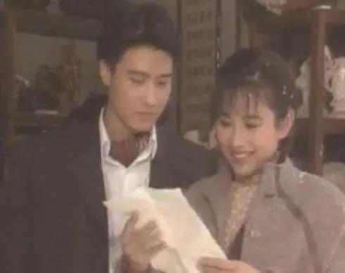 七夕“撒狗粮” 陈松伶与老公甜蜜对视 挡不住的爱意
