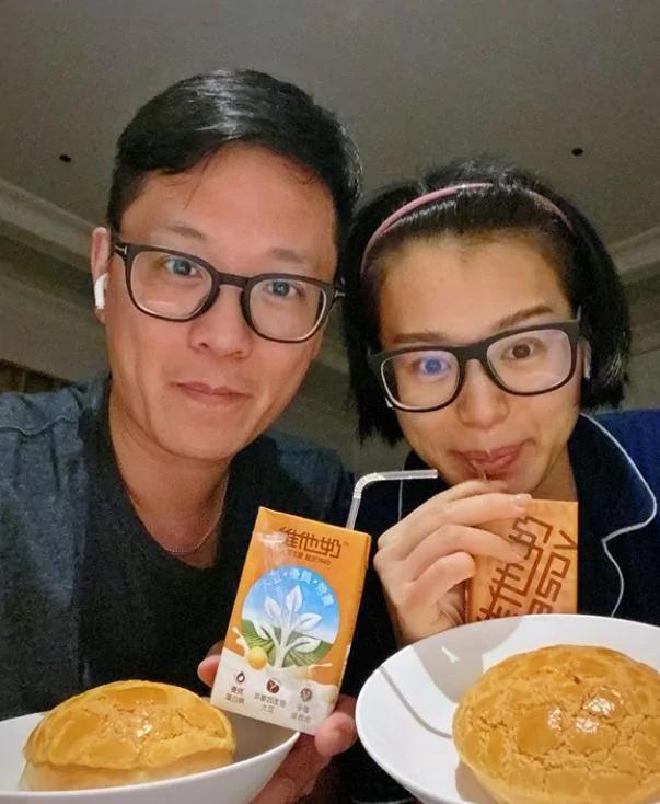 胡杏儿七夕与老公秀完恩爱又晒全家福 一家四口久违同框超幸福