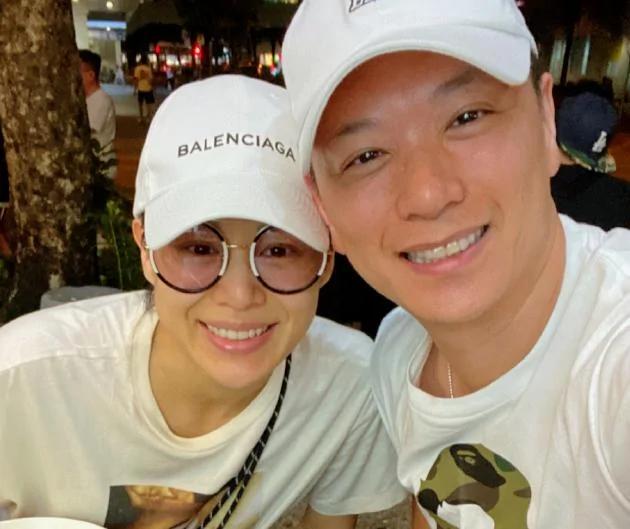 胡杏儿七夕与老公秀完恩爱又晒全家福 一家四口久违同框超幸福
