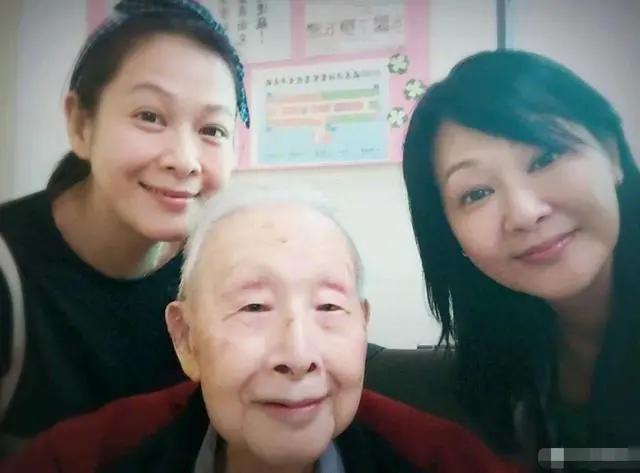 刘若英发长文追忆92岁父亲生平 年轻时儒雅帅气 堪称人生大赢家