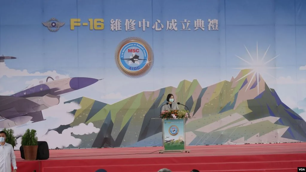 台湾总统蔡英文主持汉翔F-16维修中心之成立典礼(黄丽玲摄)