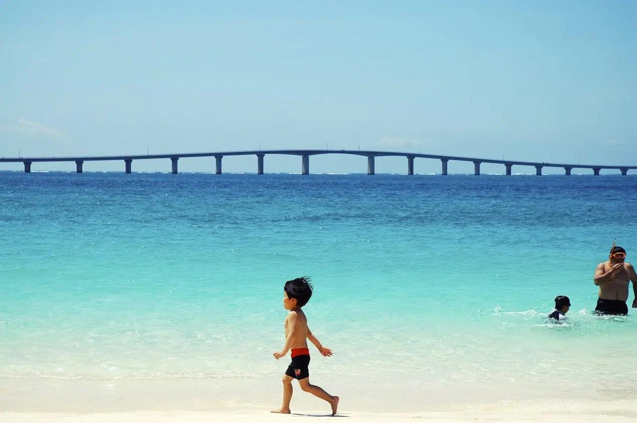 官方强推的「GoTo旅」国内旅游方案，也在疫情持续延烧和舆论的强烈争议反弹下，包...
