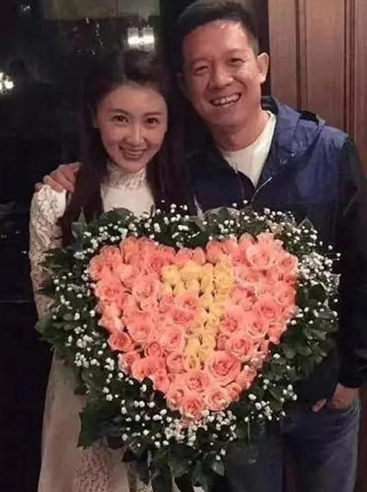 甘薇被曝拍卖名下豪宅 离婚后曾自曝养不起娃