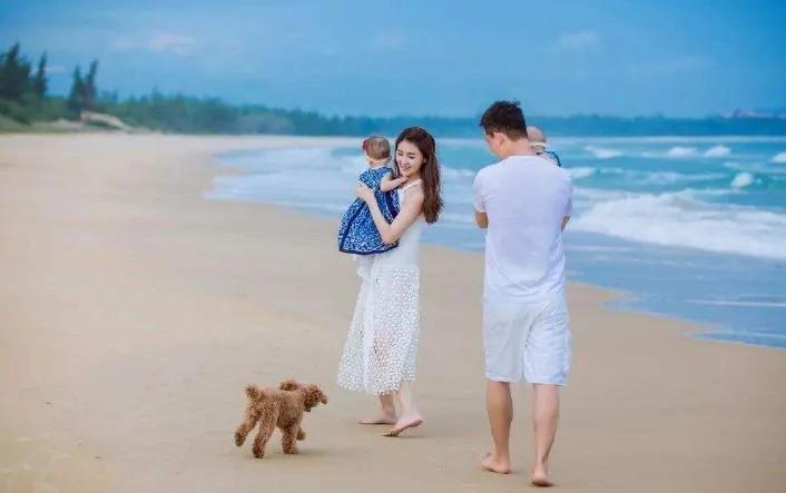 甘薇被曝拍卖名下豪宅 离婚后曾自曝养不起娃