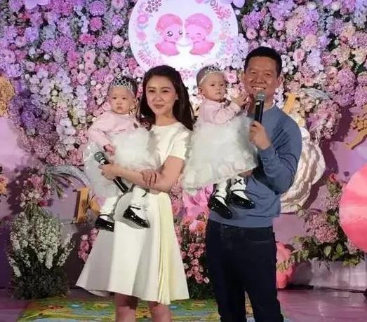 甘薇被曝拍卖名下豪宅 离婚后曾自曝养不起娃