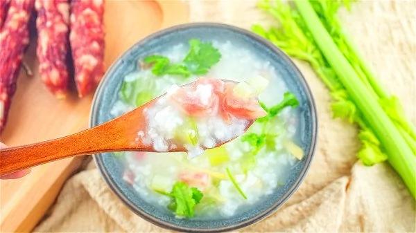 经常“半夜醒来 再难入睡” 警惕4种病