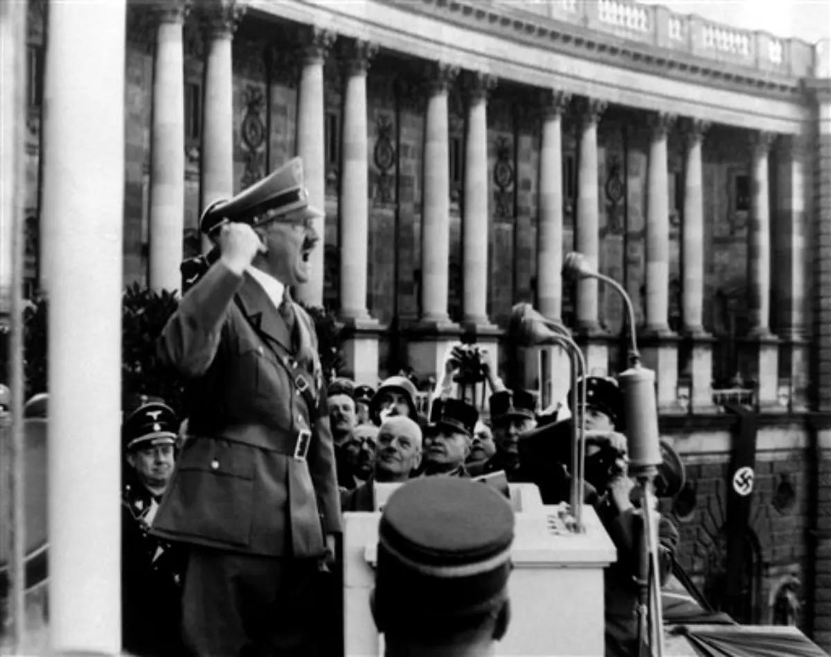 「我已准备好面对一场世界大战！」对着张伯伦大小声的希特勒，貌似坦率地向英国首相说...