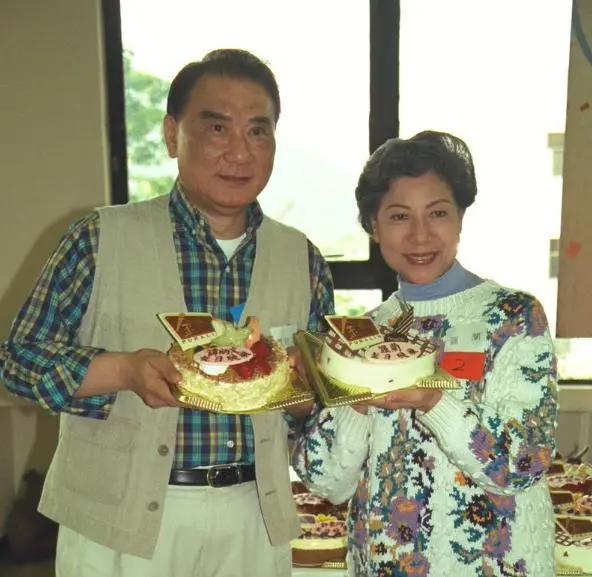 又一老戏骨患癌去世 女儿带遗物离开医院 好友曝光最后短信内容