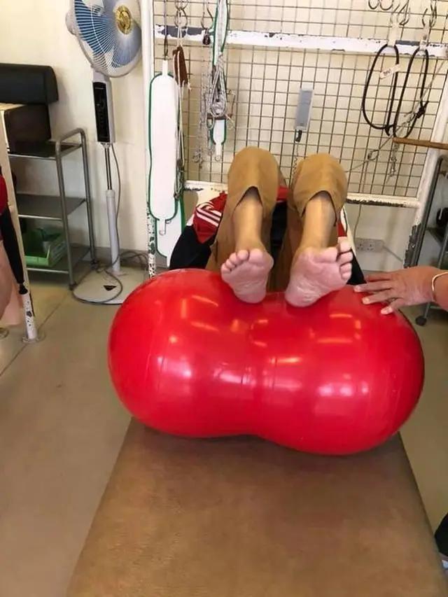 又一老戏骨患癌去世 女儿带遗物离开医院 好友曝光最后短信内容