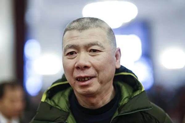 冯小刚代言手游引热议 网友:电影行业太惨了