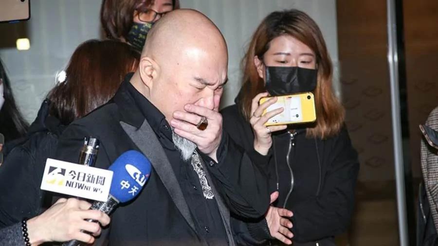 辛龙发文诉「走不出丧妻之痛」临退演出 吴宗宪看完无语
