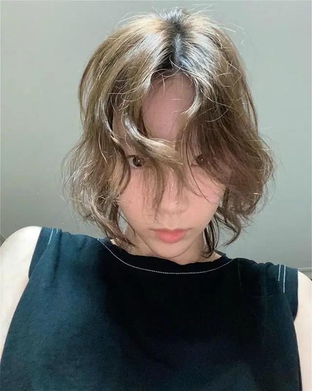 少女时代金泰妍近况:“天然半卷”发型 甚是可爱!