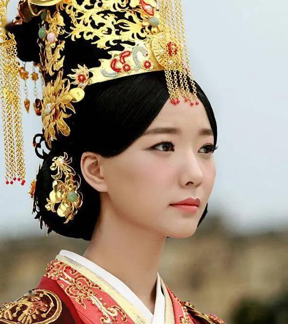 亲姐姐结婚 王珞丹发文:终于失去了我的“扛婚令牌”