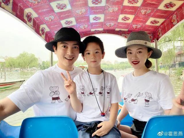 杜江晒一家四口生日合影?嗯哼角落独自落寞 妹妹罕见出镜?