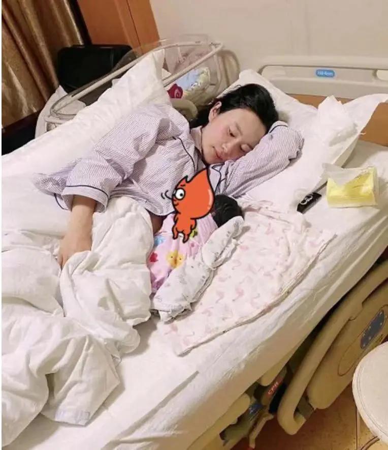 张纪中助理回应生女 承认两人早已结婚 儿女双全很幸福