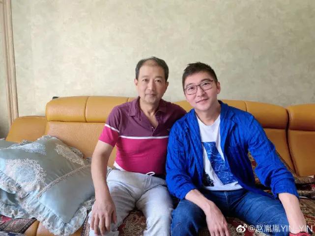 赵胤胤搂表妹合影遭质疑 表妹亲自现身回应 晒与陈数合影:来吧