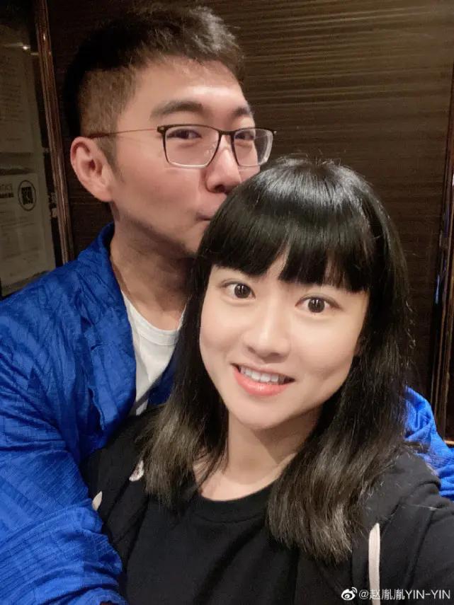赵胤胤搂表妹合影遭质疑 表妹亲自现身回应 晒与陈数合影:来吧