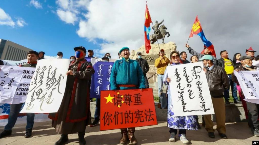 王毅訪蒙第一天遭遇抗議 指責中共壓制蒙族文化